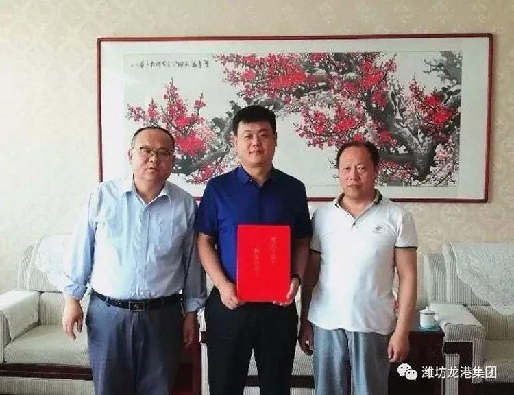 【喜訊】科技局、經(jīng)信局領(lǐng)導(dǎo)赴龍港無(wú)機(jī)硅發(fā)放獎(jiǎng)勵(lì)資金