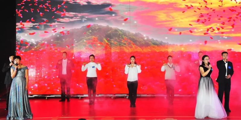 “感恩相伴?筑夢(mèng)同行”——龍港集團(tuán)2019新春年會(huì)盛大舉行！