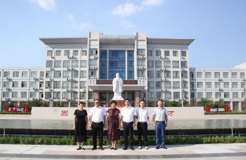 校企聯(lián)袂，共筑教育——“龍港·育秀園”又一教育教學(xué)獎勵基金簽約儀式圓滿完成！