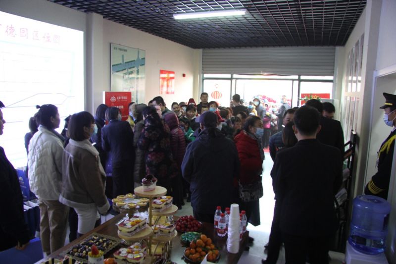 人山人海，瘋狂搶購(gòu)丨直擊龍港·育德園開(kāi)盤(pán)火爆現(xiàn)場(chǎng)！