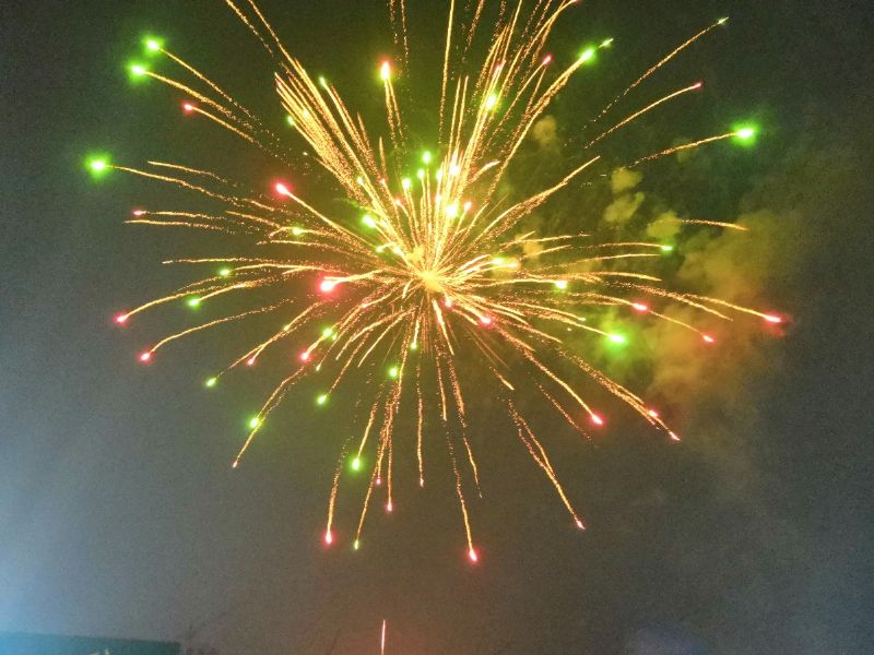 火樹(shù)銀花鬧元宵 百年華誕慶團(tuán)圓 ——龍港集團(tuán)煙花盛宴穿越千年驚艷昌城