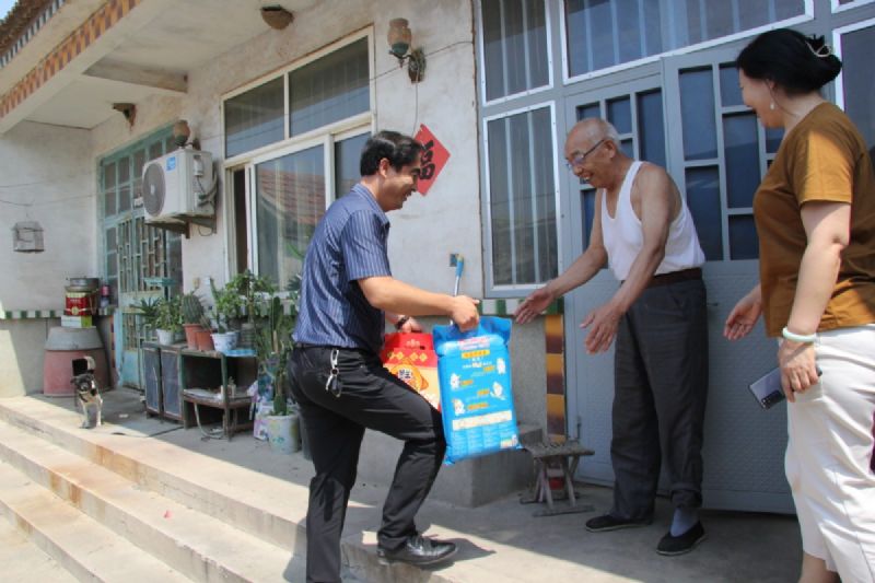 情系老黨員，慰問(wèn)暖人心——新生代企業(yè)家代表、龍港集團(tuán)常務(wù)副總經(jīng)理王敬武走訪慰問(wèn)老黨員