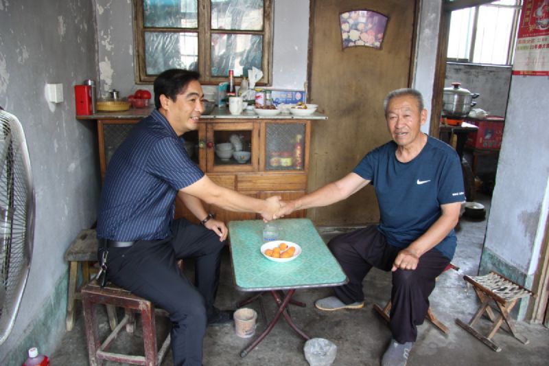 情系老黨員，慰問(wèn)暖人心——新生代企業(yè)家代表、龍港集團(tuán)常務(wù)副總經(jīng)理王敬武走訪慰問(wèn)老黨員