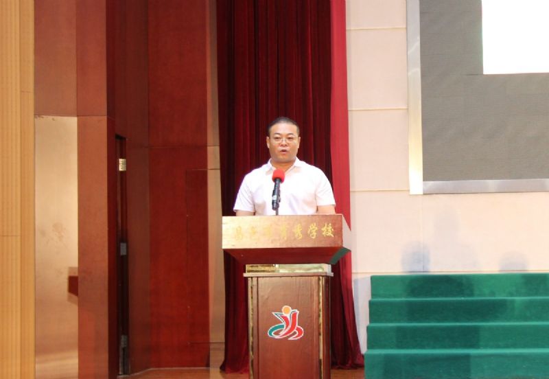 “龍港·育秀園”獎(jiǎng)勵(lì)基金頒獎(jiǎng)儀式暨育秀學(xué)校教師節(jié)表彰大會(huì)隆重舉行！